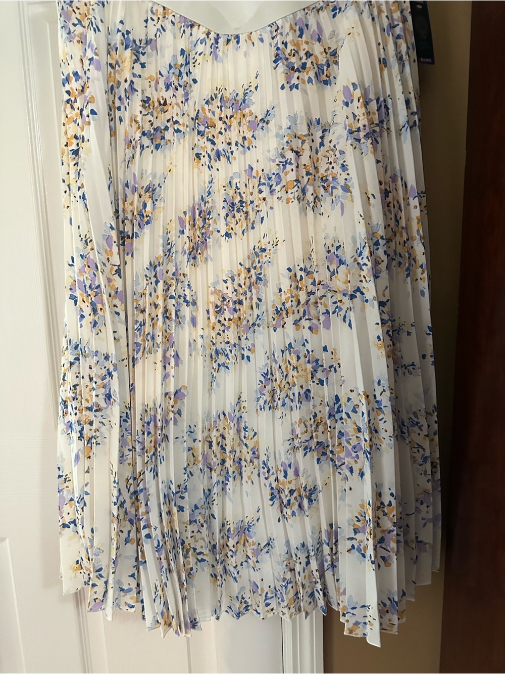 Vince Camuto White Pleated Floral Midi Skirt with Blue and Lavender Accents